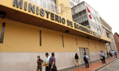 MEF aún no puede controlar el déficit fiscal.